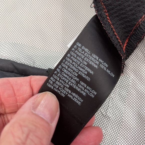 The north face windbreaker with stow pockets in excellent condition - Picture 16 of 16